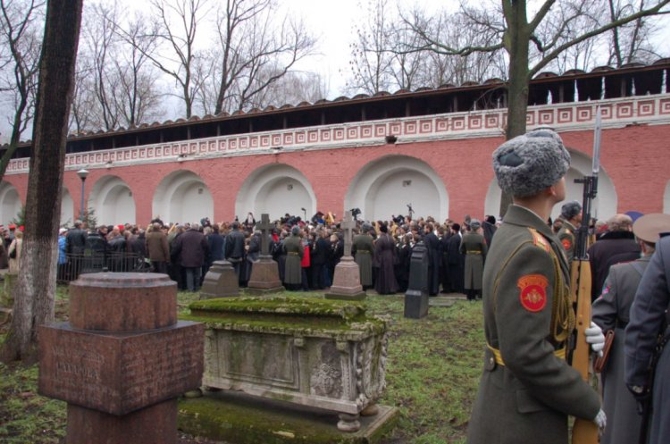 Картинки по запросу Перезахоронение Каппеля на Донском кладбище в Москве